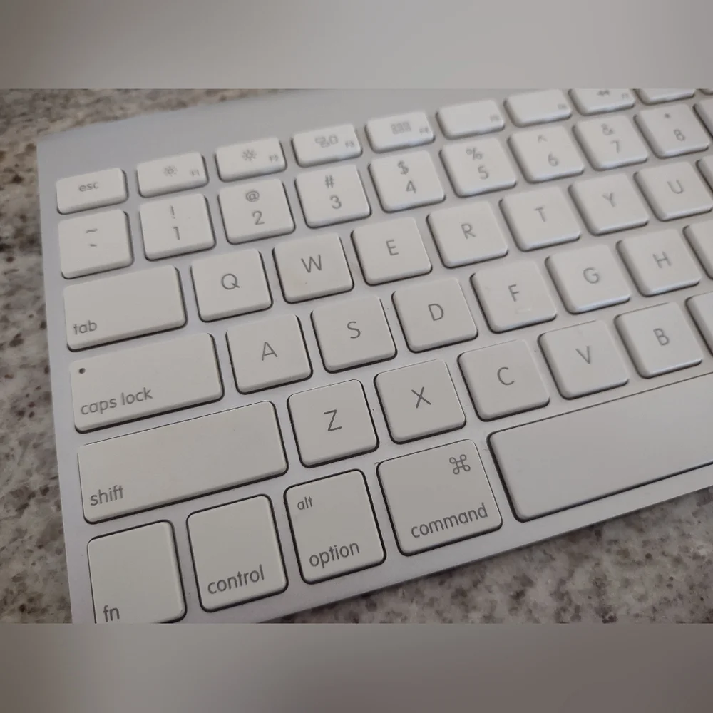 Authentic OEM Apple Bluetooth Keyboard A1314 Mac